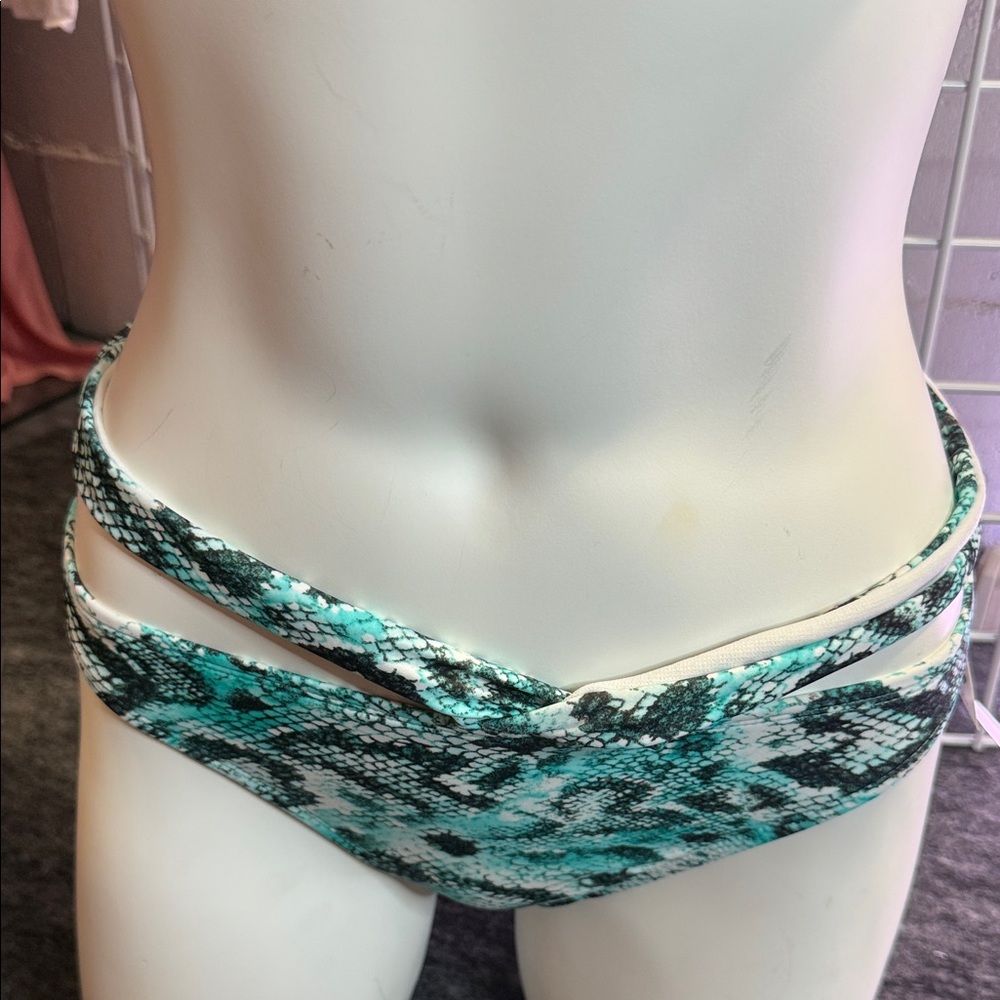 Stylish Snake Print Bikini Bottom